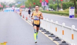 娱乐吃瓜酱鸭子跑马拉松,吃瓜酱鸭子跑马记